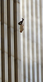 11 сентября, выпрыгнувший из торгового центра человек